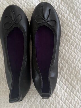Kenneth Cole Reaction Black Ballet Flats with Bow Detail